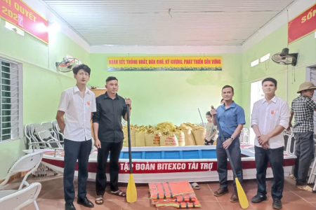 Thủy điện Sông Lô 4 tặng 5 thuyền cứu hộ cho các xã vùng hạ lưu trước mùa mưa lũ 2025