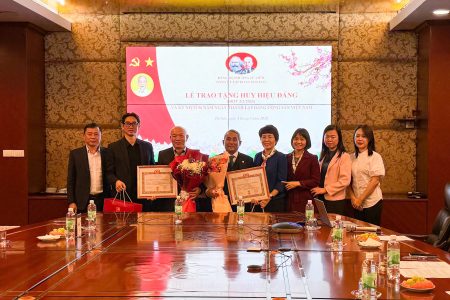 BITEXCO TỔ CHỨC TRAO HUY HIỆU 50 NĂM VÀ 30 NĂM TUỔI ĐẢNG ĐỢT 3/2